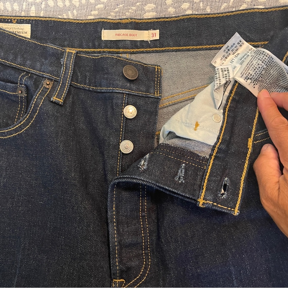 Brand New Levi’s Rib Cage Boot Cut